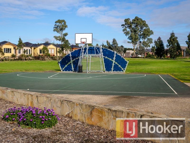 7 Merrowland Avenue, Cranbourne North VIC 3977