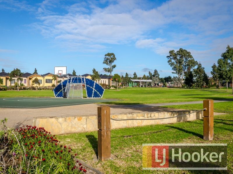 7 Merrowland Avenue, Cranbourne North VIC 3977