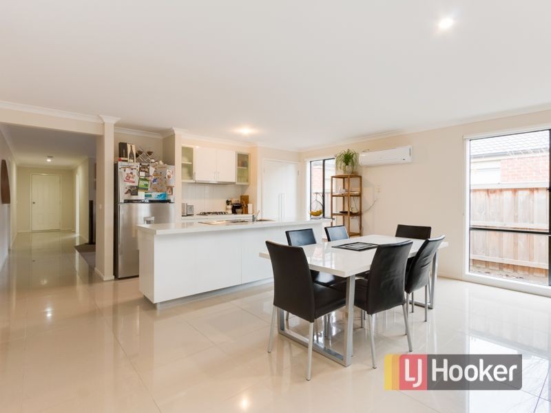 84 Mountainview Boulevard, Cranbourne North VIC 3977