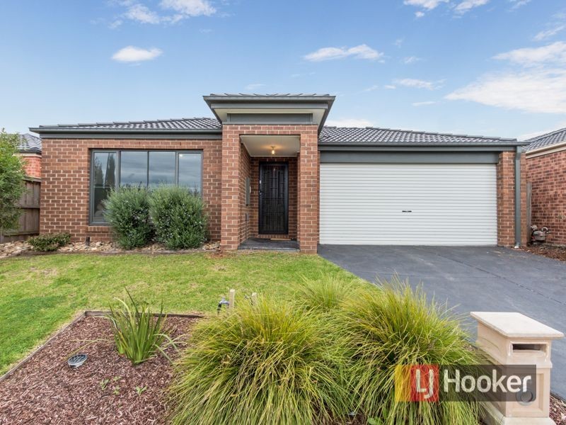84 Mountainview Boulevard, Cranbourne North VIC 3977