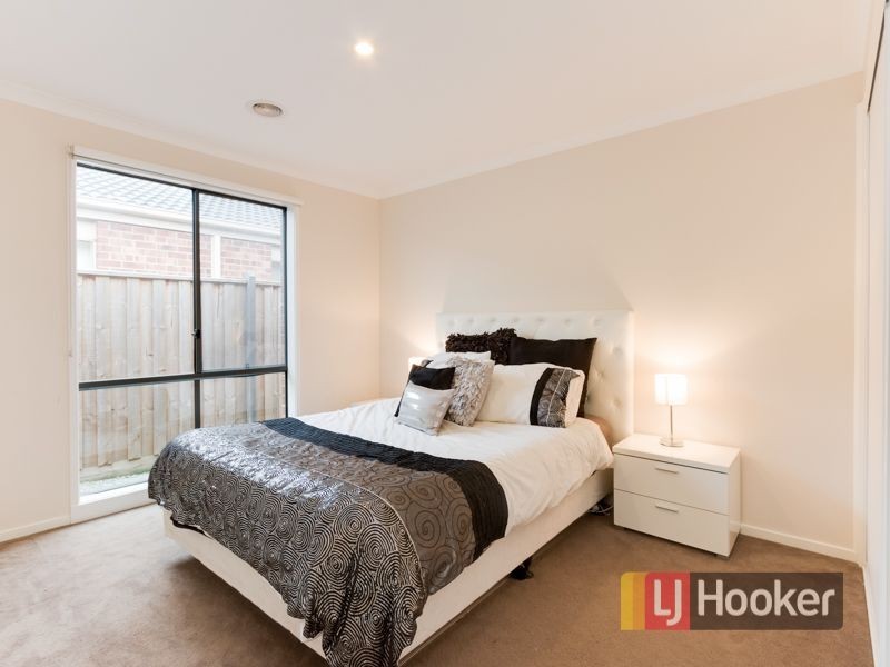 84 Mountainview Boulevard, Cranbourne North VIC 3977