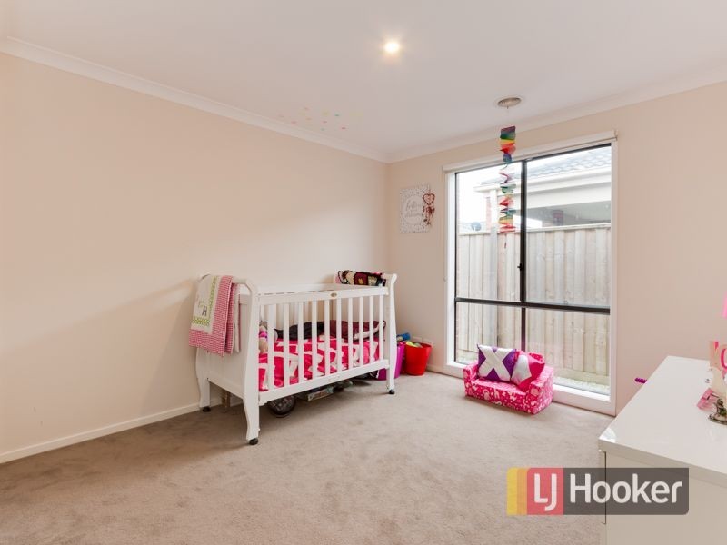 84 Mountainview Boulevard, Cranbourne North VIC 3977