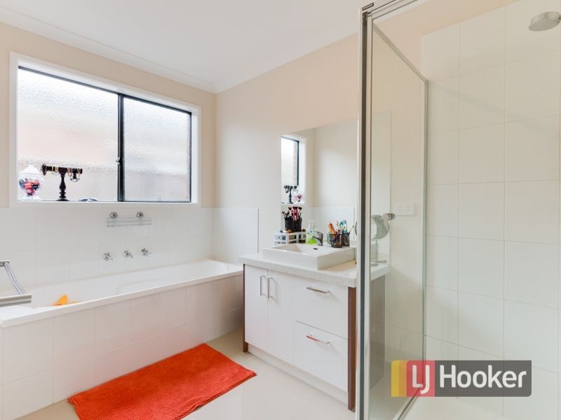 84 Mountainview Boulevard, Cranbourne North VIC 3977