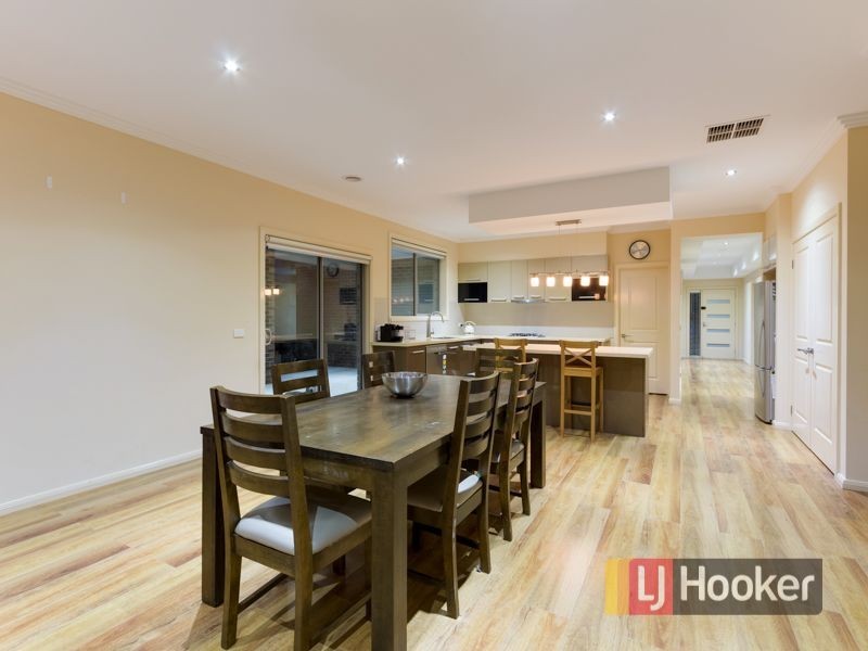 8 Herring Avenue, Cranbourne North VIC 3977