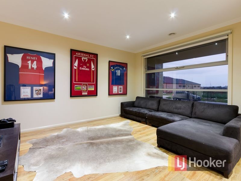 8 Herring Avenue, Cranbourne North VIC 3977