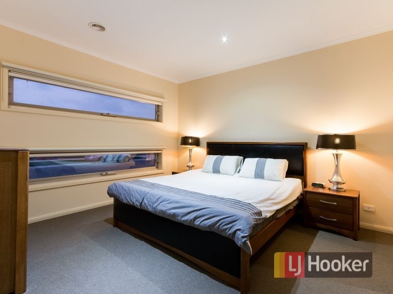 8 Herring Avenue, Cranbourne North VIC 3977