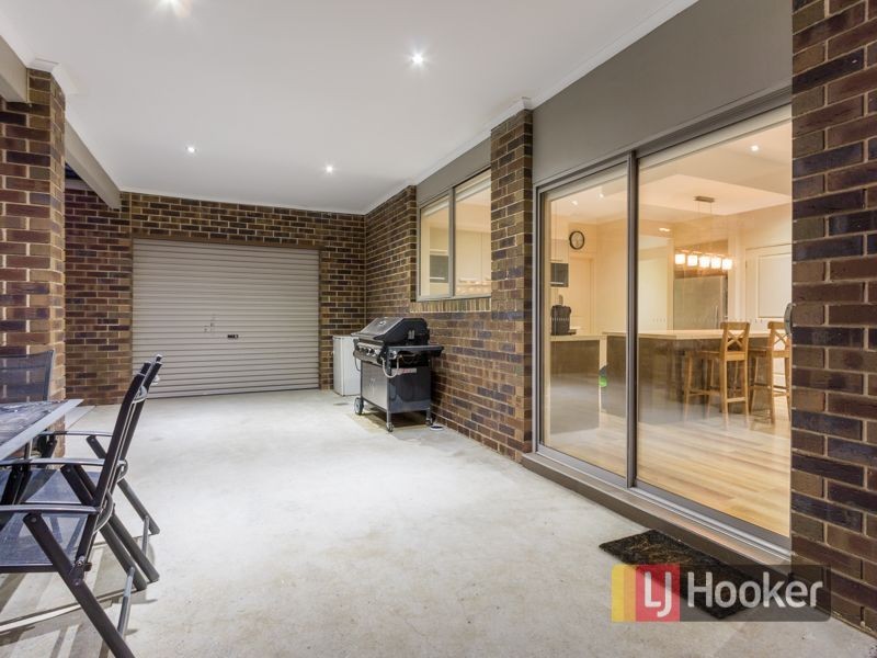 8 Herring Avenue, Cranbourne North VIC 3977