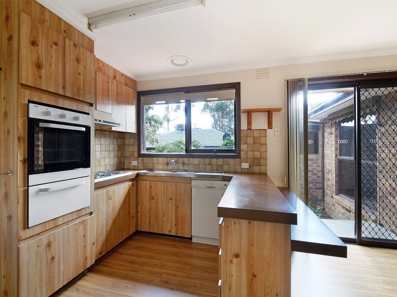18 St Boswells Avenue, Berwick VIC 3806