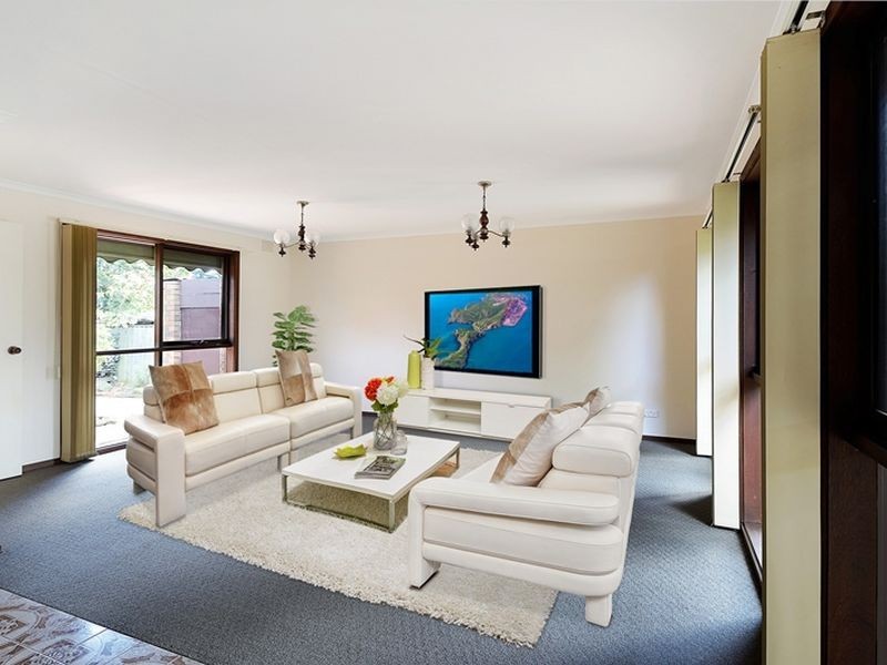 18 St Boswells Avenue, Berwick VIC 3806