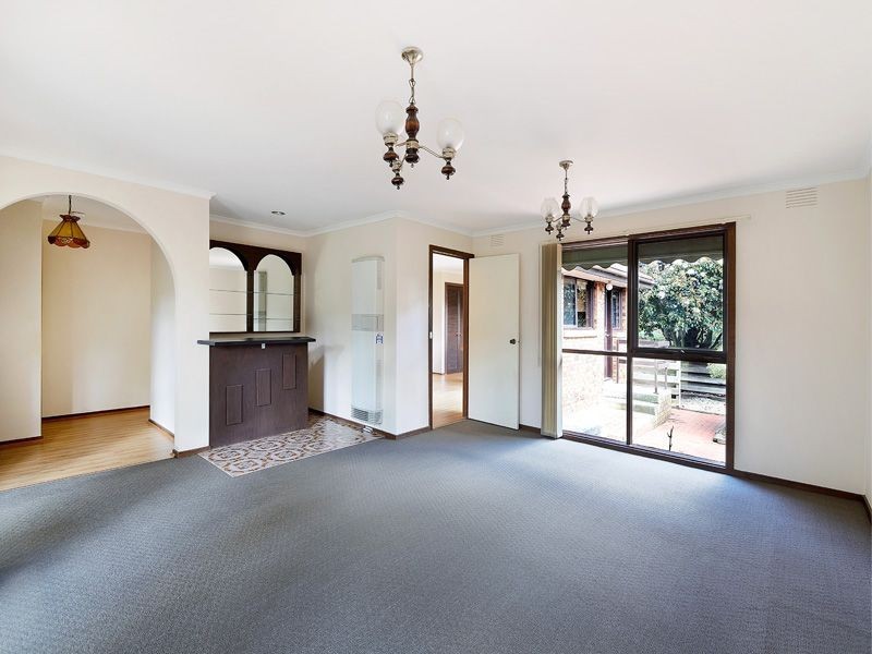 18 St Boswells Avenue, Berwick VIC 3806