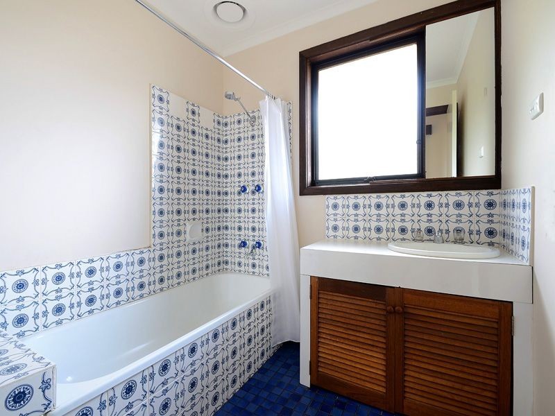 18 St Boswells Avenue, Berwick VIC 3806