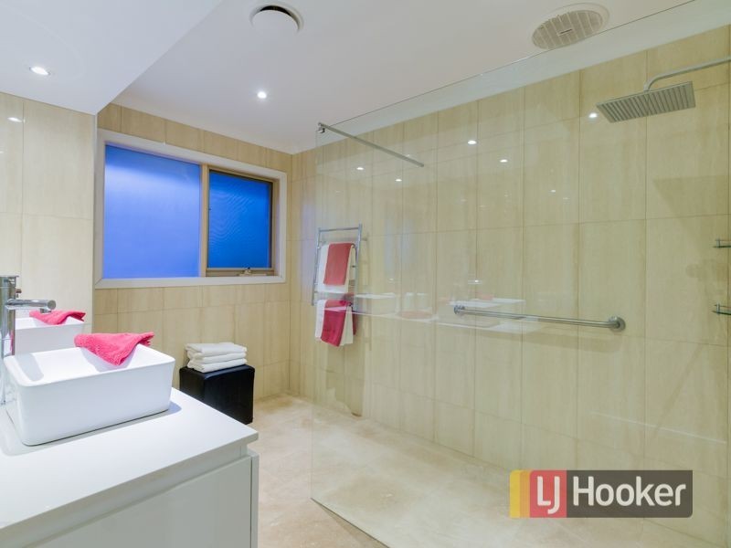 2/18 Manuka Road, Berwick VIC 3806