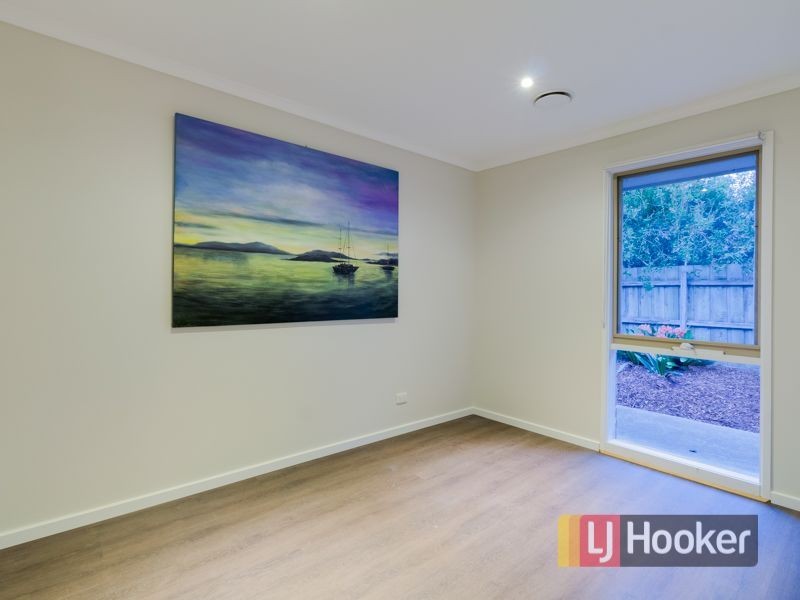 2/18 Manuka Road, Berwick VIC 3806