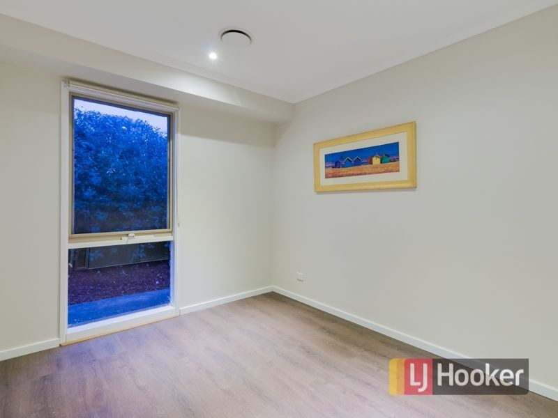 2/18 Manuka Road, Berwick VIC 3806