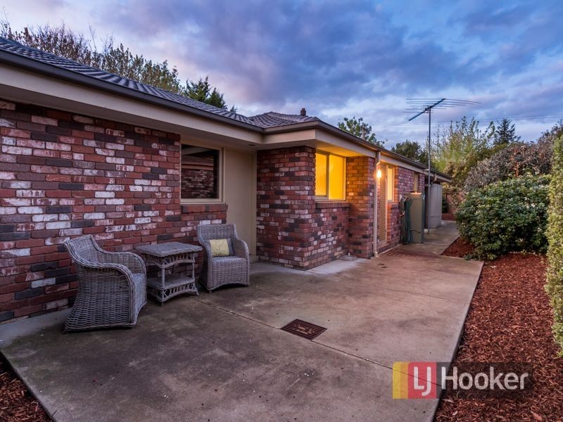 2/18 Manuka Road, Berwick VIC 3806