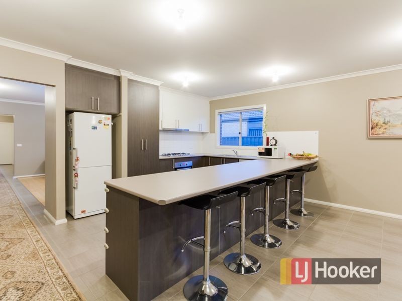 13 Cerbera Bend, Cranbourne North VIC 3977