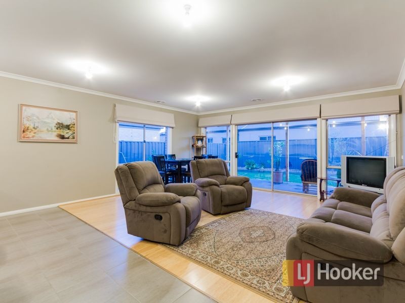 13 Cerbera Bend, Cranbourne North VIC 3977