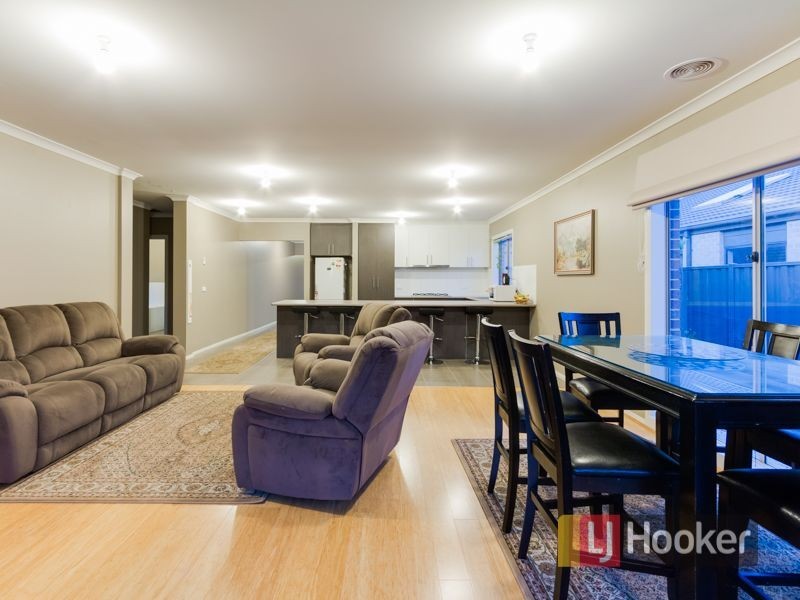 13 Cerbera Bend, Cranbourne North VIC 3977