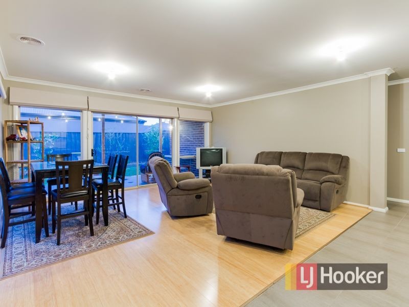 13 Cerbera Bend, Cranbourne North VIC 3977