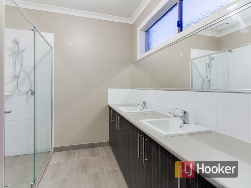 13 Cerbera Bend, Cranbourne North VIC 3977