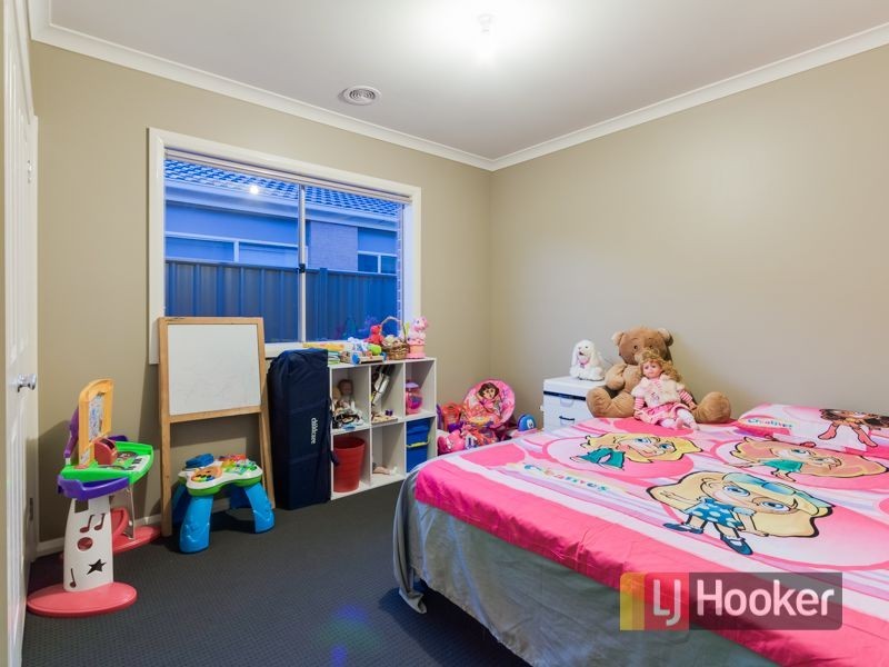 13 Cerbera Bend, Cranbourne North VIC 3977