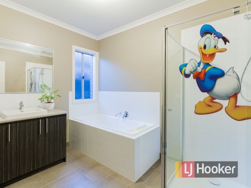 13 Cerbera Bend, Cranbourne North VIC 3977