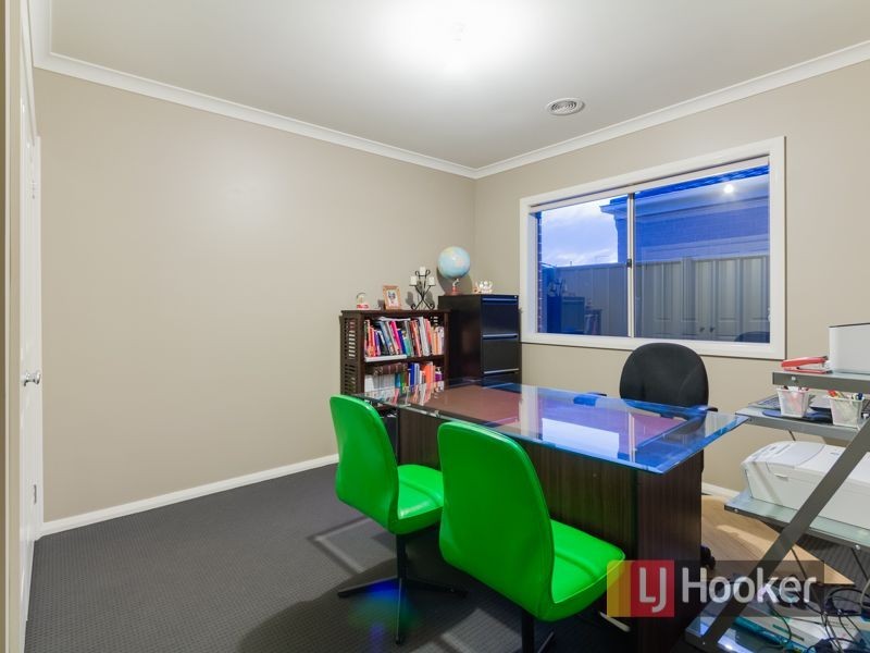 13 Cerbera Bend, Cranbourne North VIC 3977