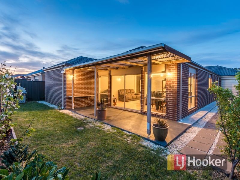 13 Cerbera Bend, Cranbourne North VIC 3977
