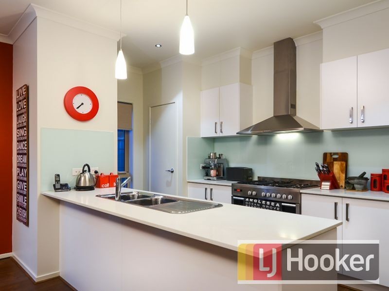 5 Arrow Road, Cranbourne East VIC 3977