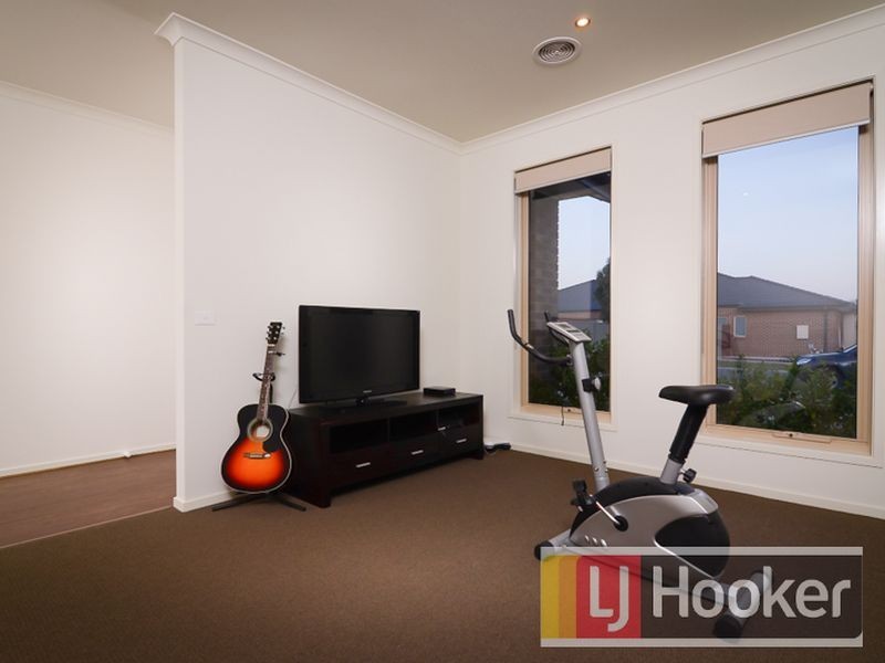 5 Arrow Road, Cranbourne East VIC 3977