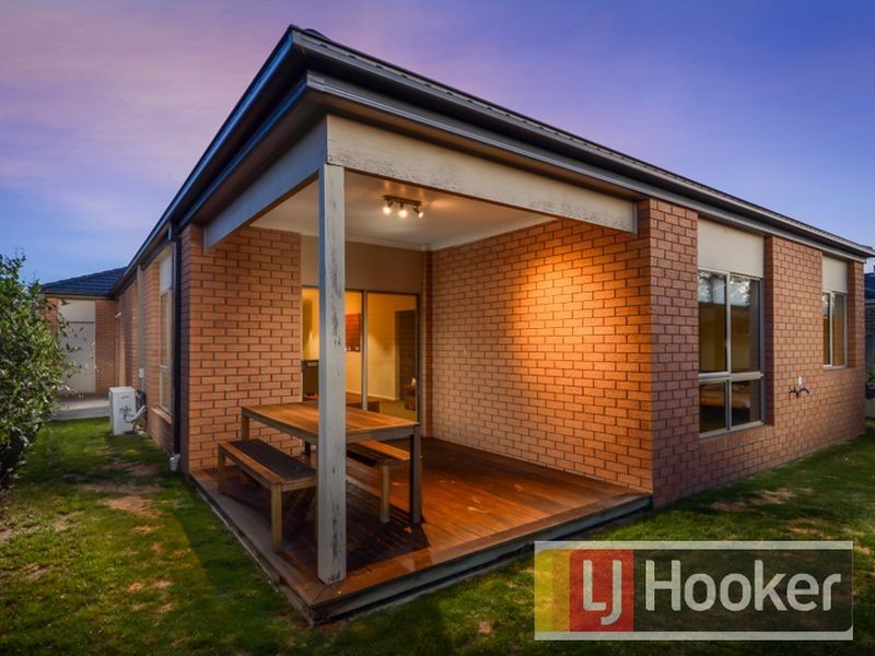 5 Arrow Road, Cranbourne East VIC 3977