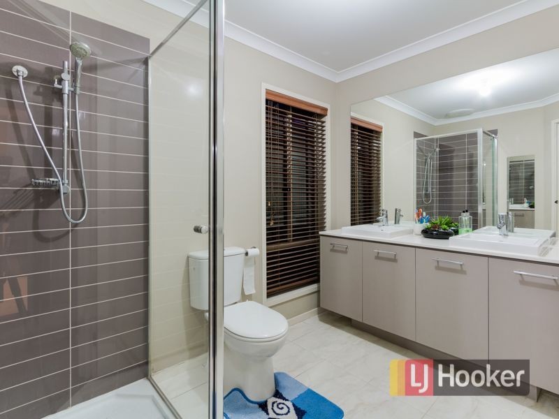 56 Tyndall Street, Cranbourne East VIC 3977