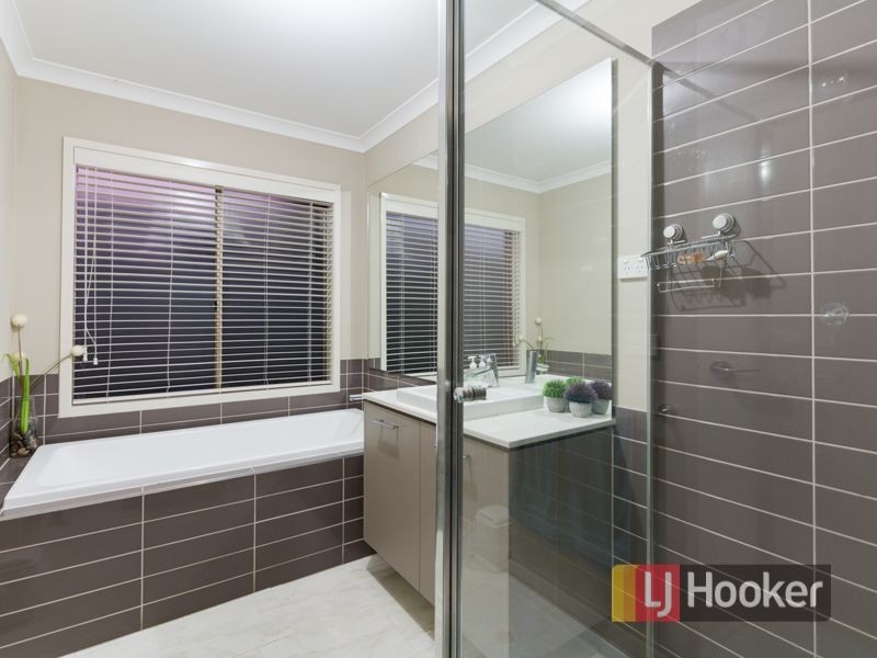 56 Tyndall Street, Cranbourne East VIC 3977