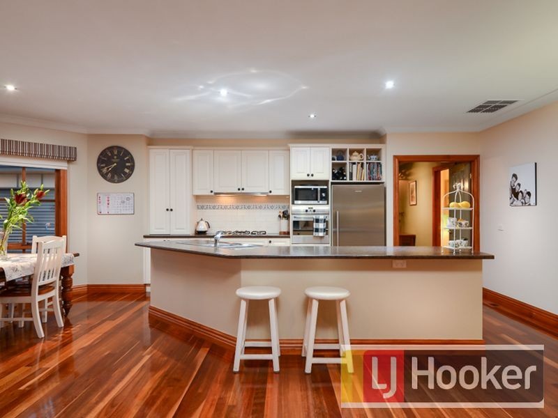 111 Montbrae Circuit, Narre Warren North VIC 3804