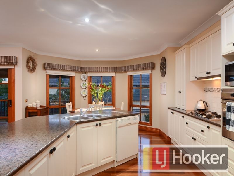 111 Montbrae Circuit, Narre Warren North VIC 3804