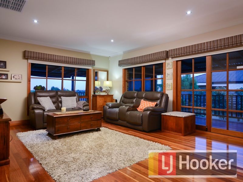 111 Montbrae Circuit, Narre Warren North VIC 3804