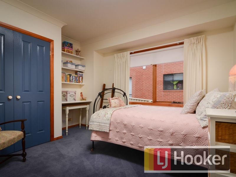 111 Montbrae Circuit, Narre Warren North VIC 3804