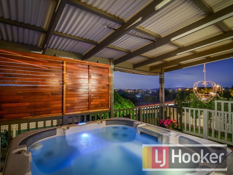 111 Montbrae Circuit, Narre Warren North VIC 3804