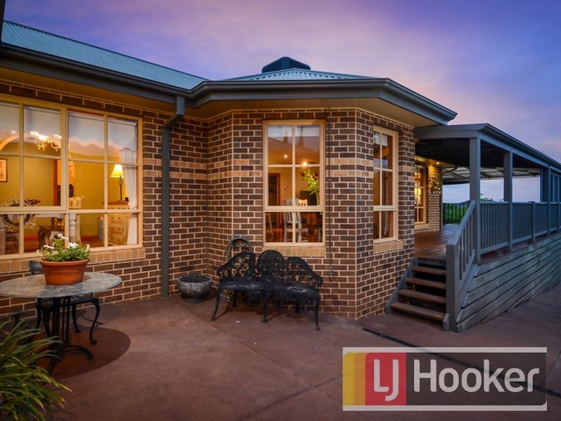 111 Montbrae Circuit, Narre Warren North VIC 3804