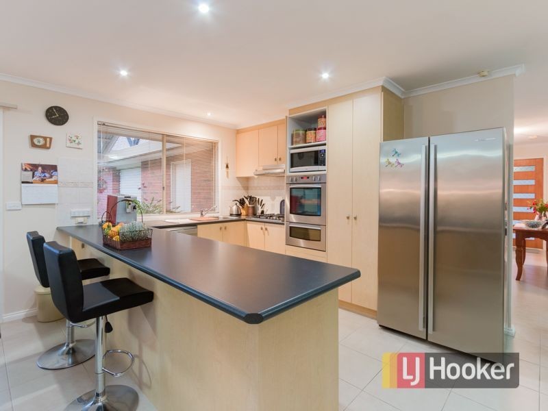 16 Dryden Court, Berwick VIC 3806