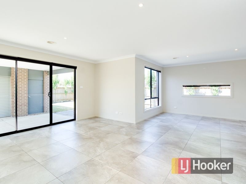 134 Sabel Drive, Cranbourne North VIC 3977