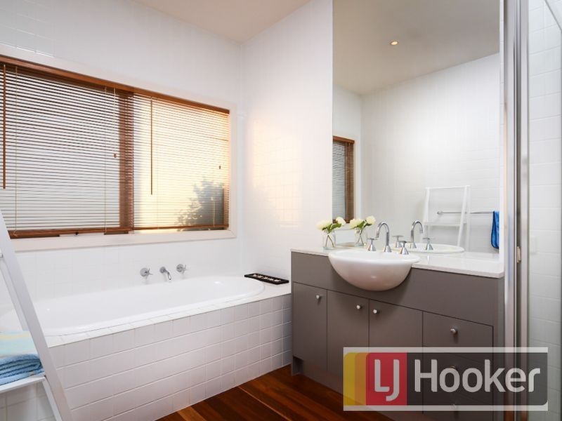 10 Glenisla Way, Berwick VIC 3806