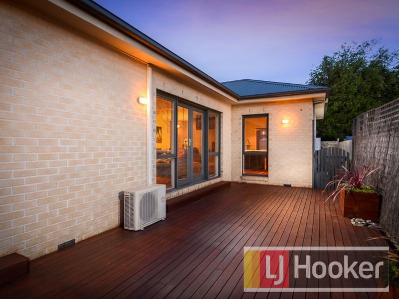 10 Glenisla Way, Berwick VIC 3806