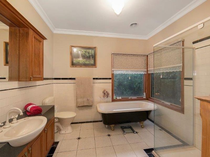 3 Don Collins Way, Berwick VIC 3806