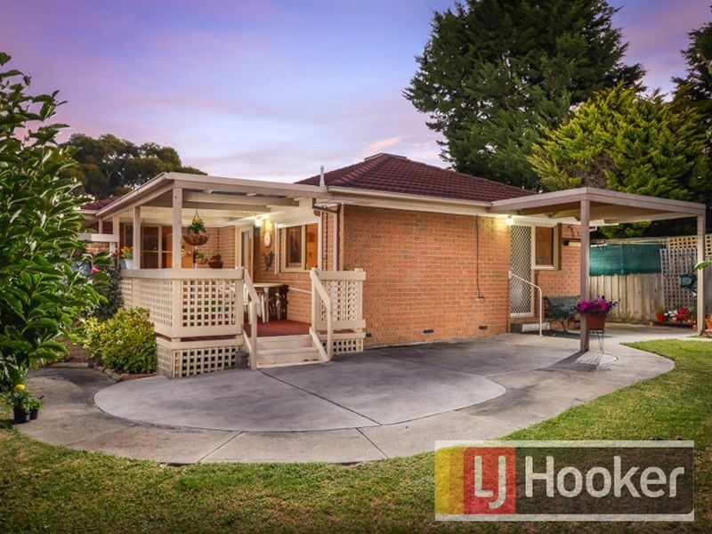 22 Howitt Court, Berwick VIC 3806