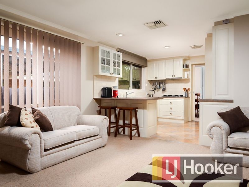 10 Hollydale Close, Berwick VIC 3806