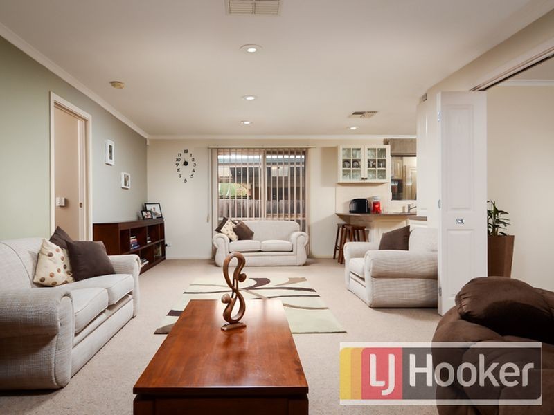 10 Hollydale Close, Berwick VIC 3806