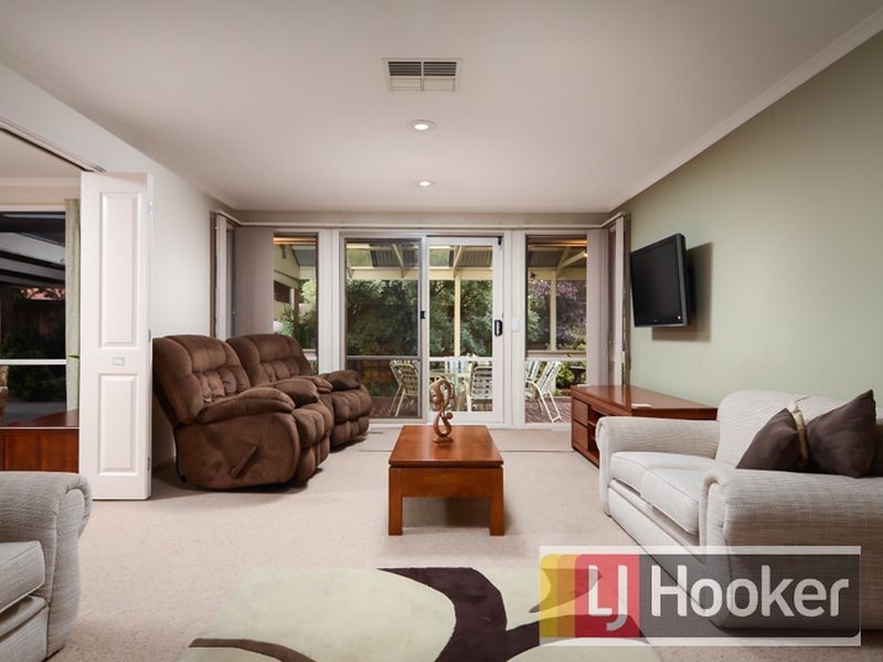 10 Hollydale Close, Berwick VIC 3806