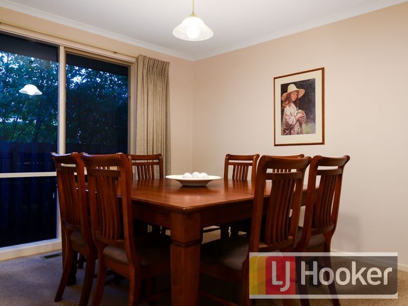 10 Hollydale Close, Berwick VIC 3806