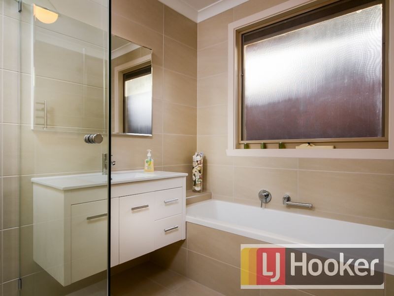 10 Hollydale Close, Berwick VIC 3806